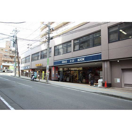 レンタルビデオ　ＴＳＵＴＡＹＡ北仙台店（レンタルビデオ）まで687m