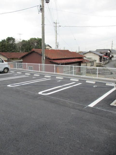 【インフィニティの駐車場】