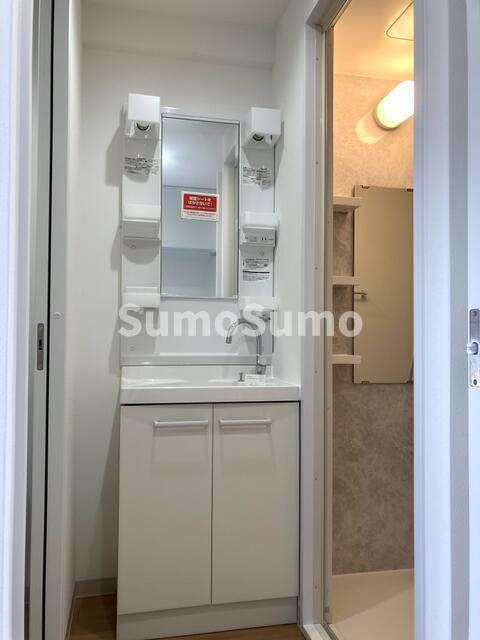 洗面設備　スペースが確保できる洗面所です