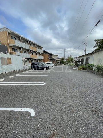 【安城市安城町のアパートの駐車場】