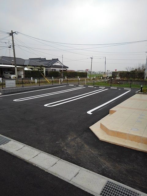 【カーサ　アルバーダ　Iの駐車場】