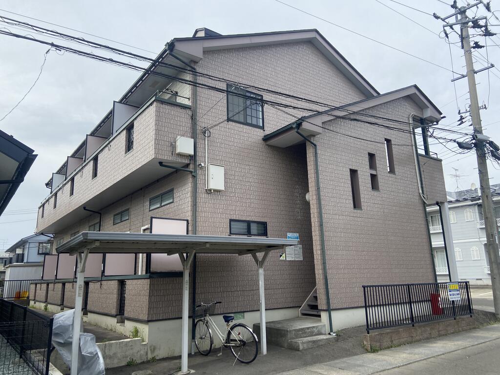 カーサ吉岡南の建物外観