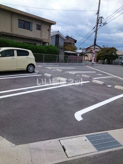 【京田辺市田辺道場のマンションの駐車場】