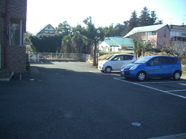 【比企郡嵐山町大字菅谷のマンションの駐車場】