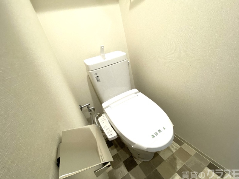 トイレ　温水洗浄暖房便座付き！