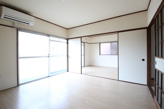 居室・リビング　※別部屋の写真です