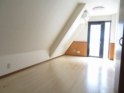 シャトレ高田馬場の居間写真