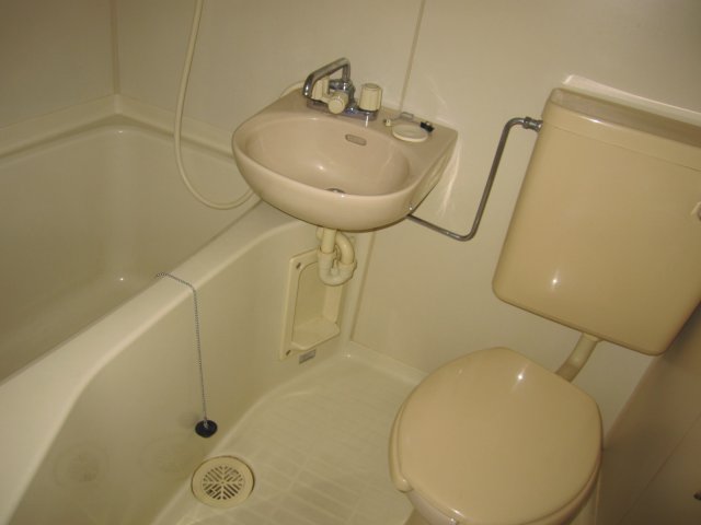 バス・シャワールーム　同物件別室のお写真です