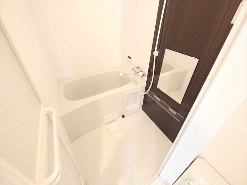 バス・シャワールーム　浴室暖房乾燥機付　追い焚き・オートバス機能付お風呂