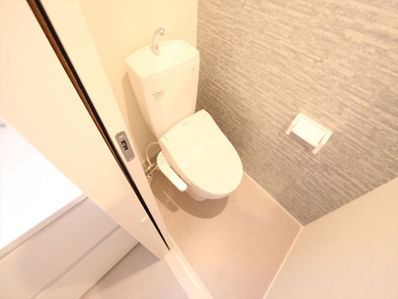 トイレ　温水洗浄暖房便座付トイレ