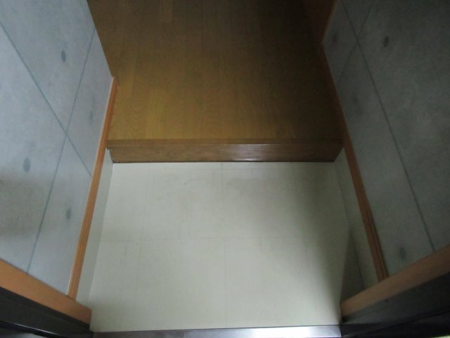 玄関　サンプル写真につき現状を優先いたします。