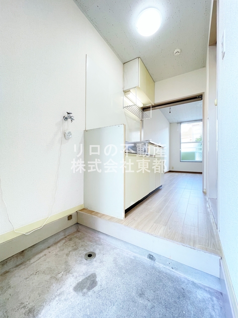 玄関　玄関から見た室内です