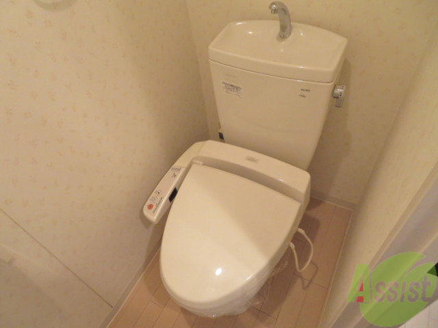 トイレ　各機能付きのトイレになります。便利にお使いいただけます。