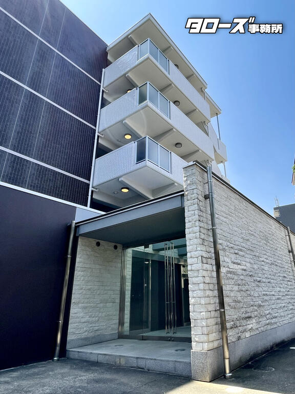 建物外観　宅配BOXが設置されています。