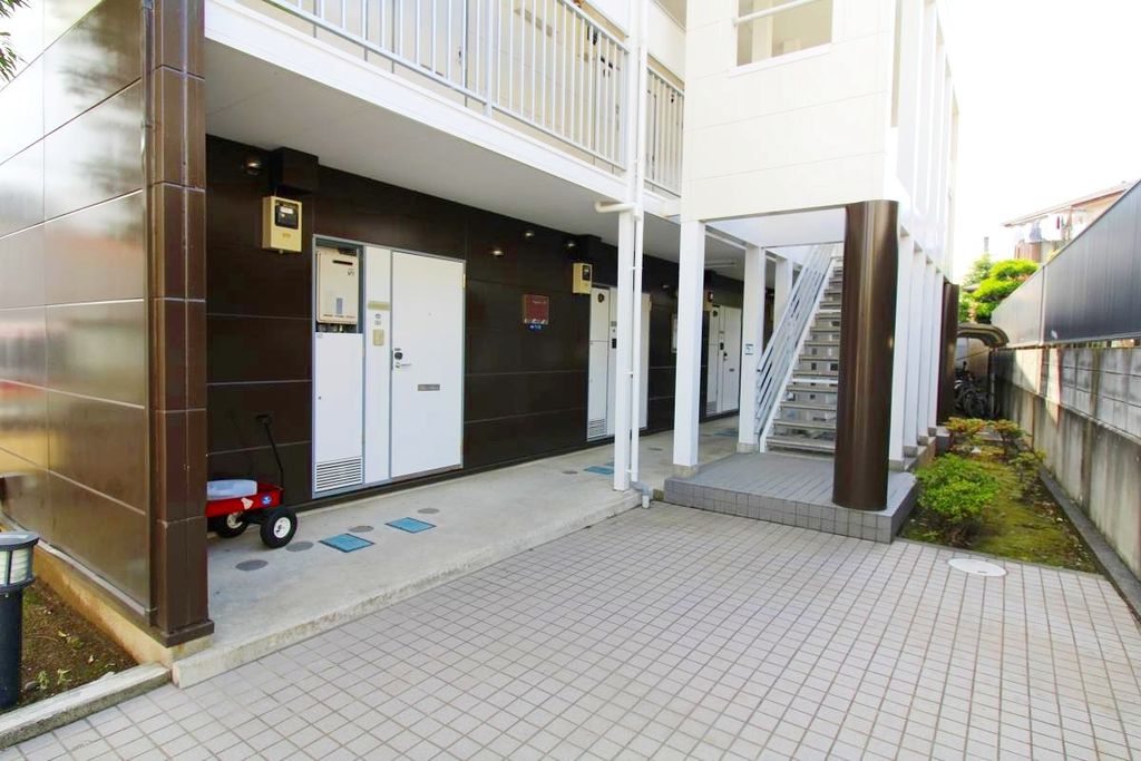 エントランス　★駐輪場完備★