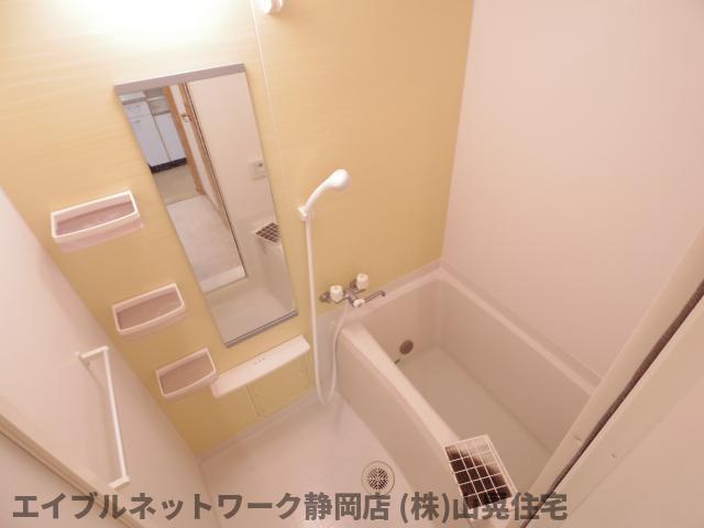 バス・シャワールーム　落ち着いた空間のお風呂です
