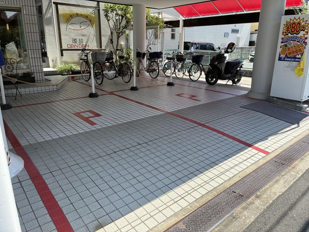 ロビー　駐車場