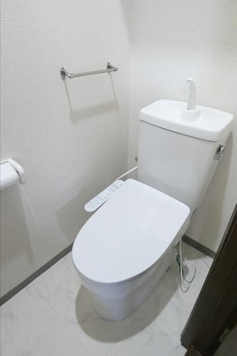 トイレ　温水洗浄暖房便座