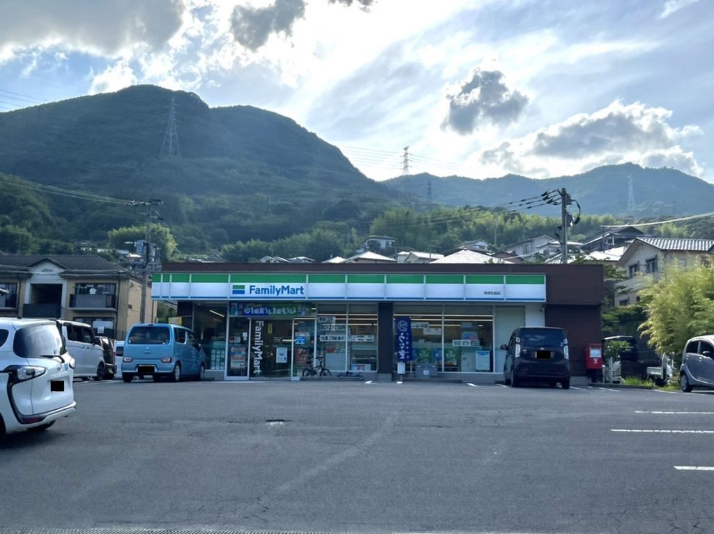 コンビニ　ファミリーマート時津左底店（コンビニ）まで990m