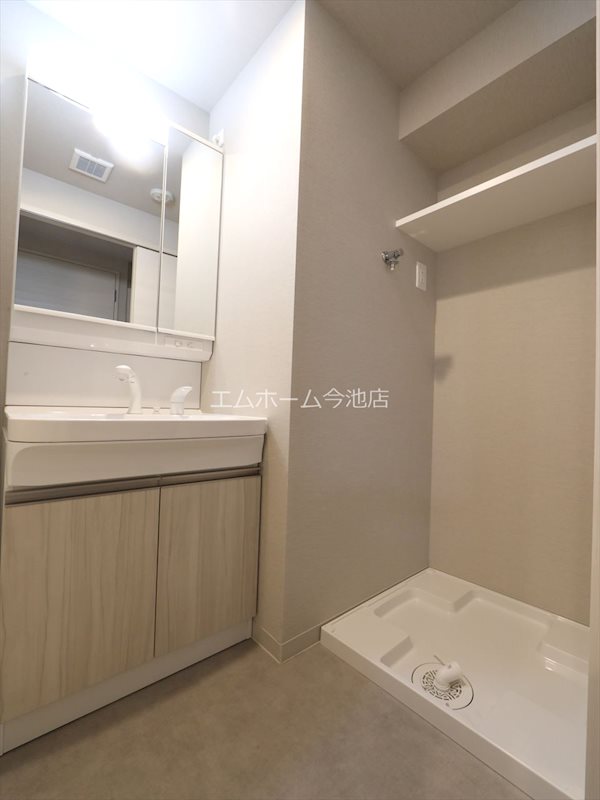 洗面設備　脱衣所　独立洗面台（シャンプードレッサー付）