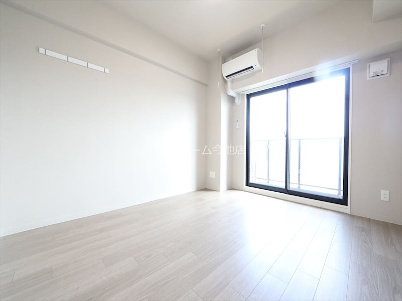 その他部屋・スペース　洋室7.0帖　エアコン付　南向バルコニーに面しています