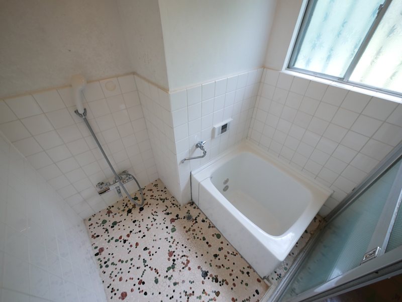 バス・シャワールーム　シャワー・追い焚き給湯