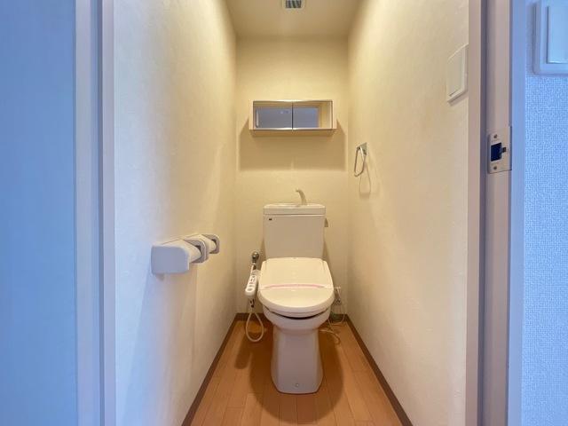 トイレ　温水洗浄暖房便座