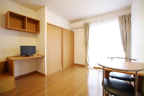 居室・リビング　家具・家電設置済みのお部屋です♪