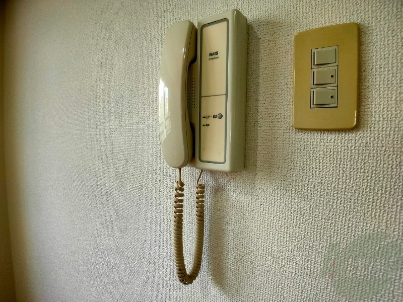 セキュリティ　来客時にはこれで受け答えが出来るので安心です。
