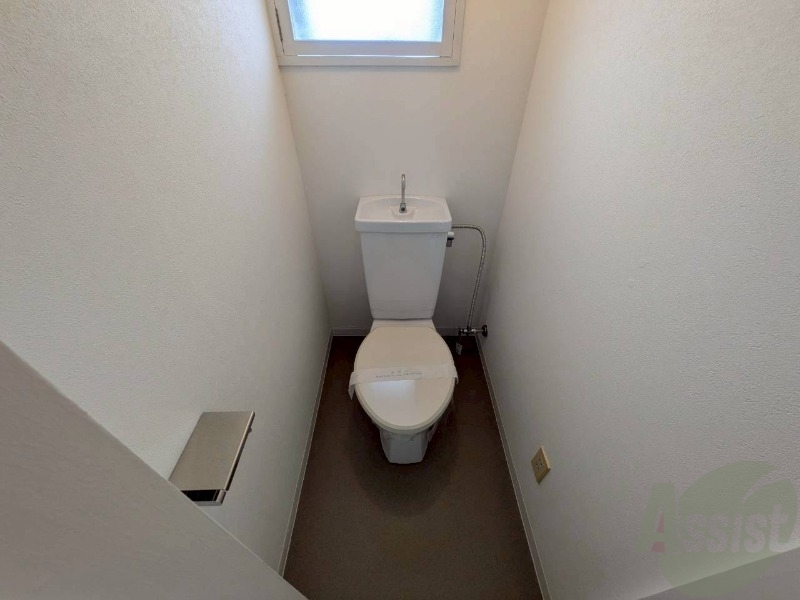 トイレ　こちらはトイレです。清潔感があり、安心して使用できます。