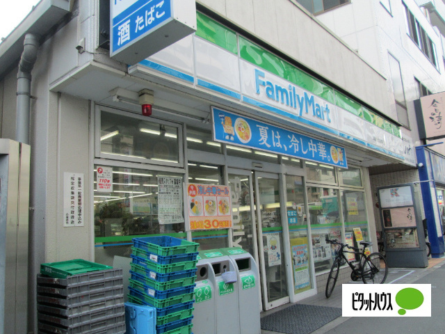 コンビニ　ファミリーマート武蔵小金井本町店（コンビニ）まで131m