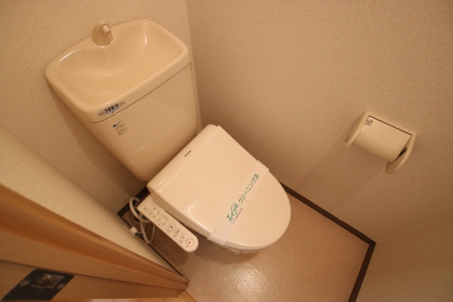 トイレ　※別室の参考写真の為、現況優先です。