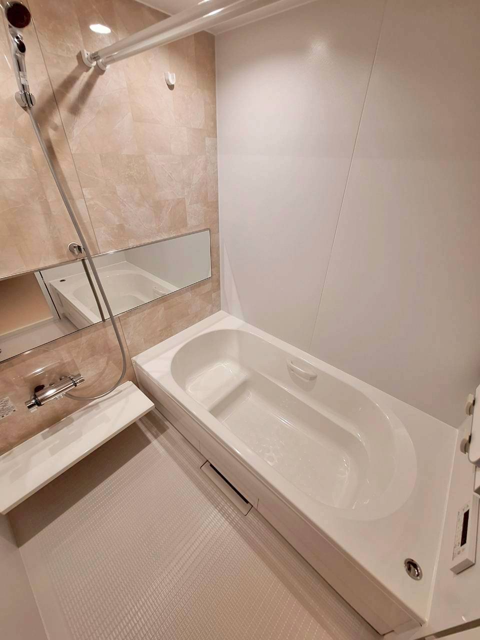 バス・シャワールーム　★浴室乾燥・追い焚き機能付き★