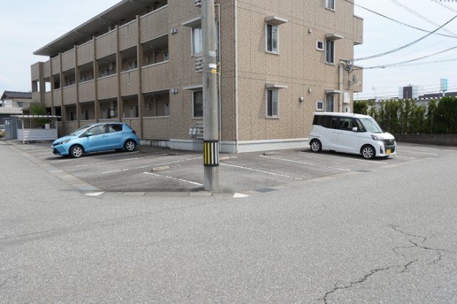 駐車場　駐車場完備です