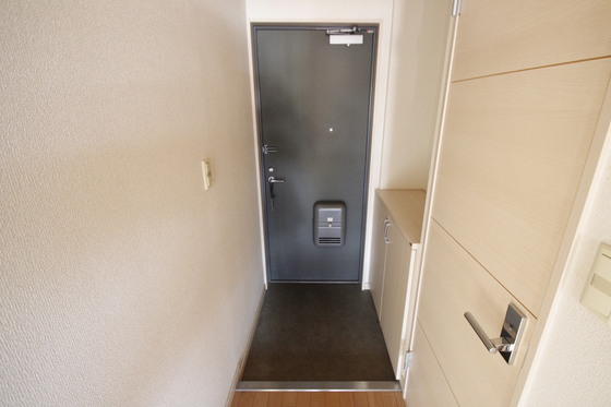 玄関　※別号室の写真です