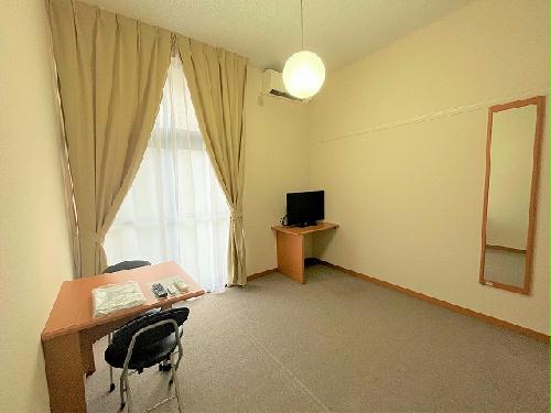 居室・リビング　2Ｆのお部屋はカーペットです。