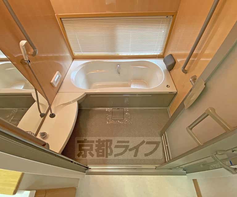 バス・シャワールーム　広々とした浴室です。