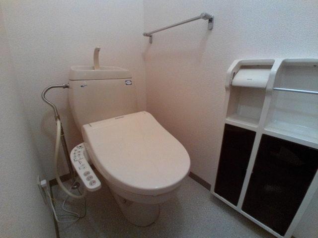 トイレ　温水洗浄暖房便座