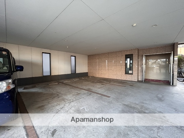 駐車場　駐車場