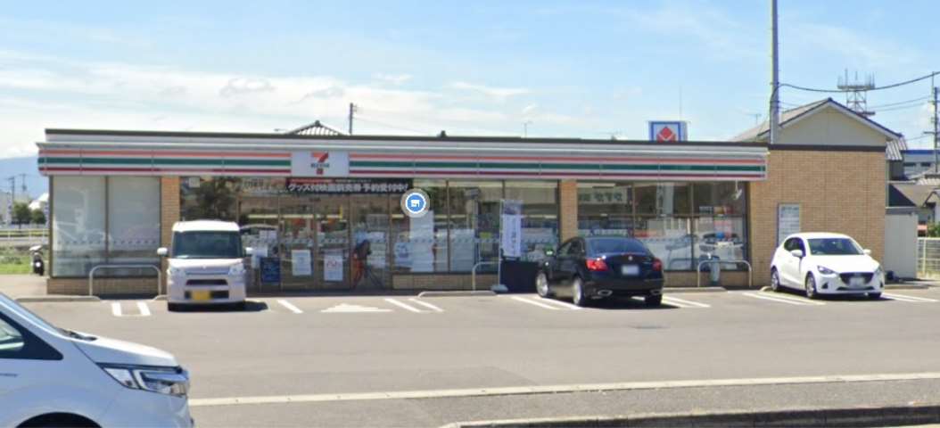 コンビニ　セブンイレブン（コンビニ）まで357m