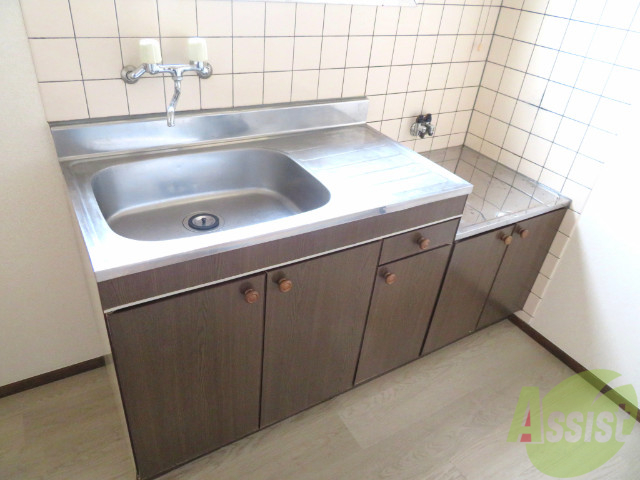 キッチン　キッチンは料理スペースがあり使いやすい。