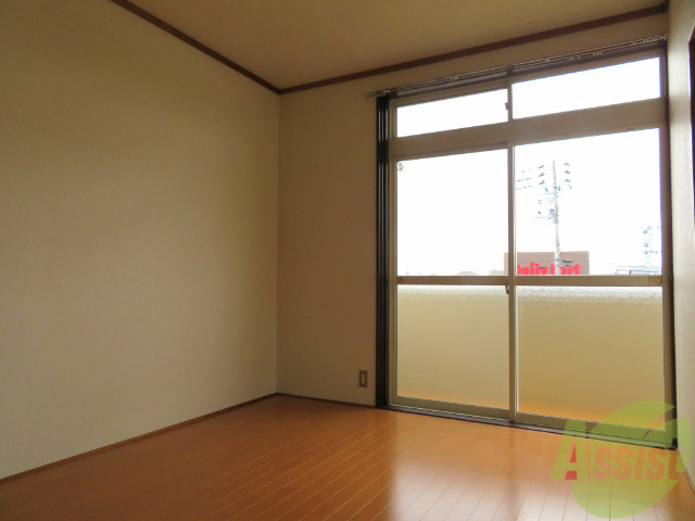 その他部屋・スペース　寝室も綺麗なフローリングで落ち着きますね。