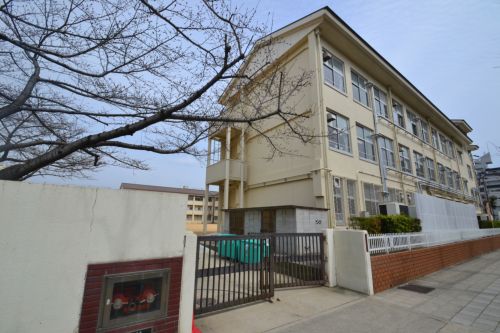 中学校　兵庫中学校（中学校）まで83m