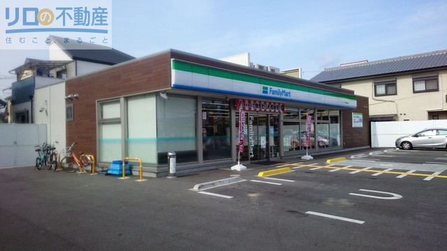 コンビニ　ファミリーマート伊丹瑞原店（コンビニ）まで833m