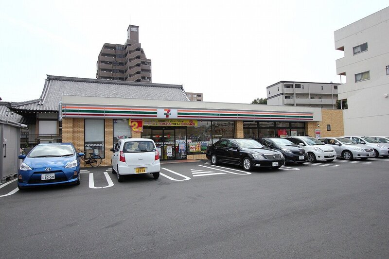 コンビニ　セブンイレブン名古屋泉3丁目店（コンビニ）まで129m