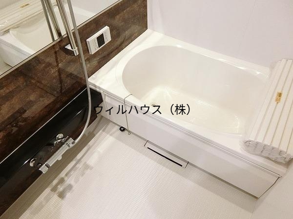 バス・シャワールーム　浴室乾燥機、追焚機能付の広々バスルーム！