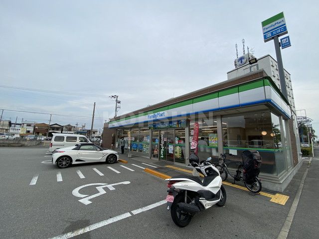 コンビニ　ファミリーマート（コンビニ）まで169m