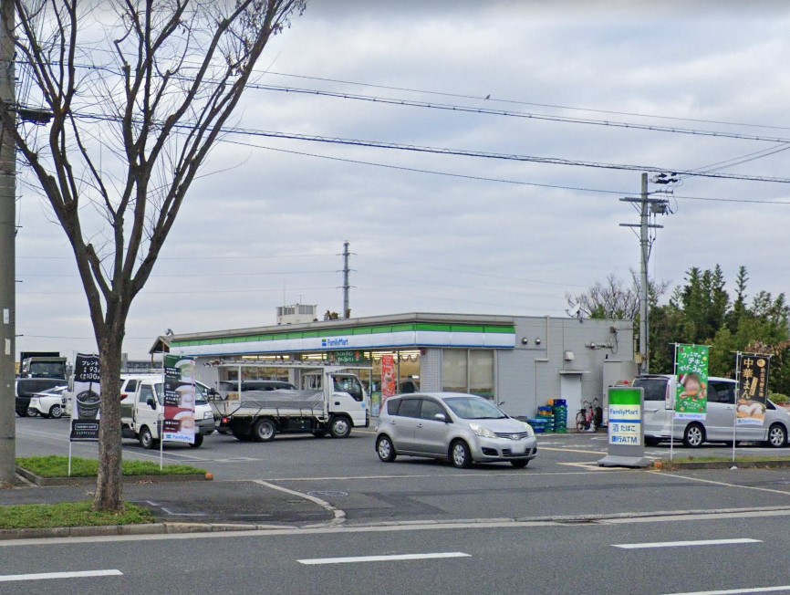 コンビニ　ファミリーマート 八尾東町店（コンビニ）まで887m