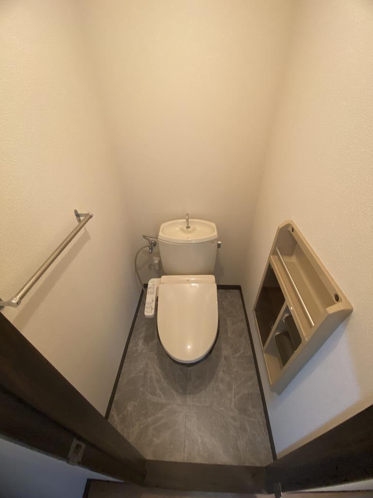 トイレ　温水洗浄便座