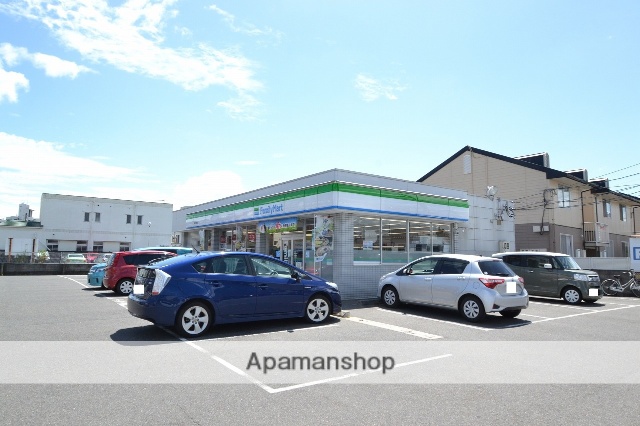 コンビニ　ファミリーマート芳田店（コンビニ）まで1752m